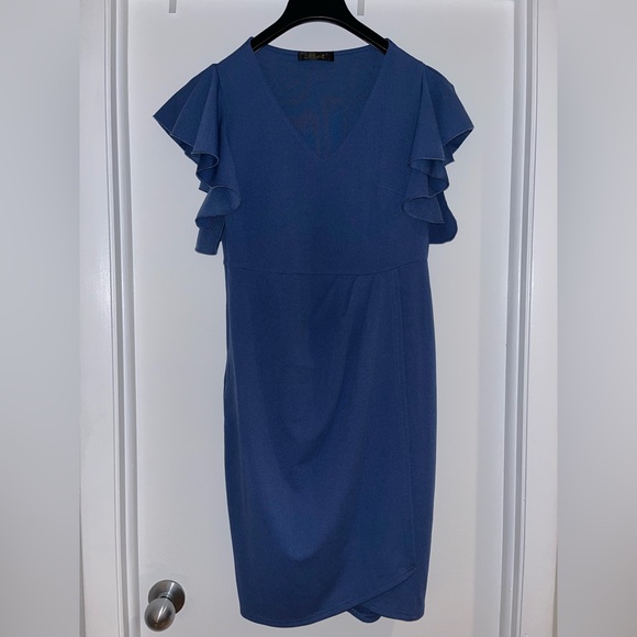 Women's V Neck Ruffle Sleeve Dress, Size Medium - Picture 5 of 6